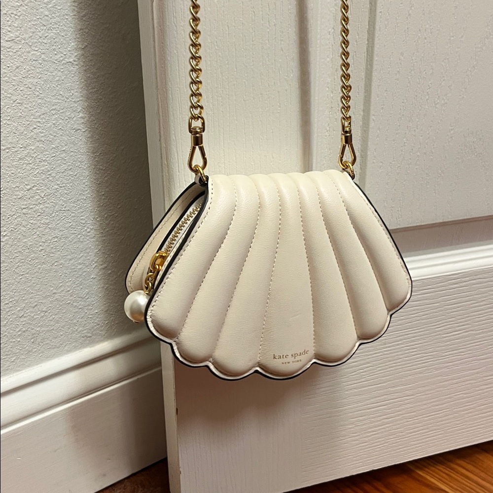 Rare Kate Spade Ivory Clam Shell Crossbody with Gold Chain